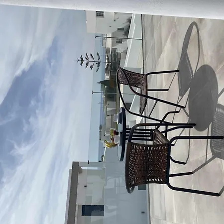 Aguja Con Piscina Y Barbacoa Disfrutar *